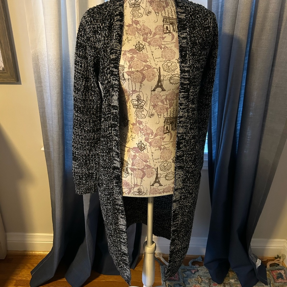 Mod boutique black white long cardigan with pockets